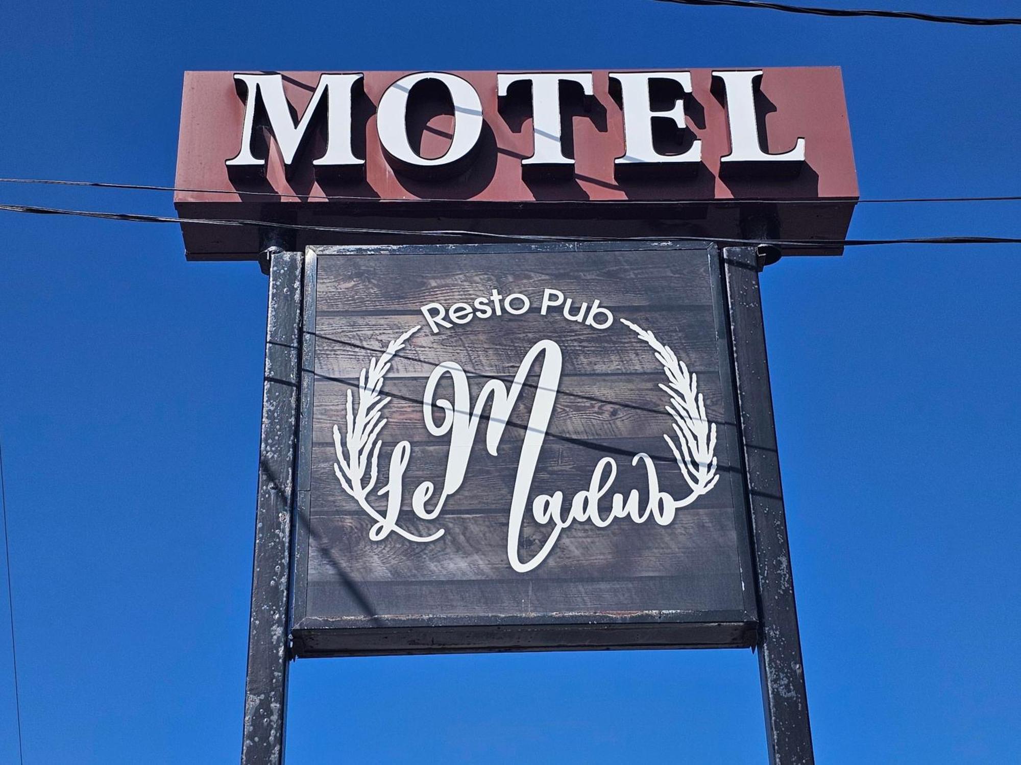 Resto Pub Motel Le Madub L'Isle-Verte Exterior photo